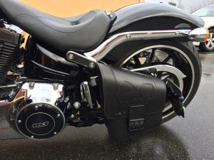 Sacoche Myleatherbikes Softail Breakout (46)